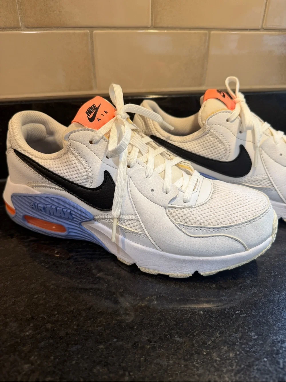 Women’s 8.5 Nike Air Max Exee “White Bright Mango” DH1086-100 Gently Used